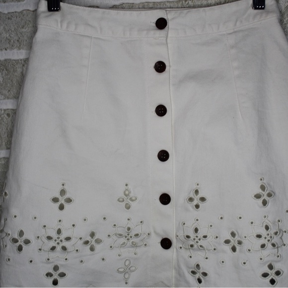 White jean skirt - Picture 2 of 7